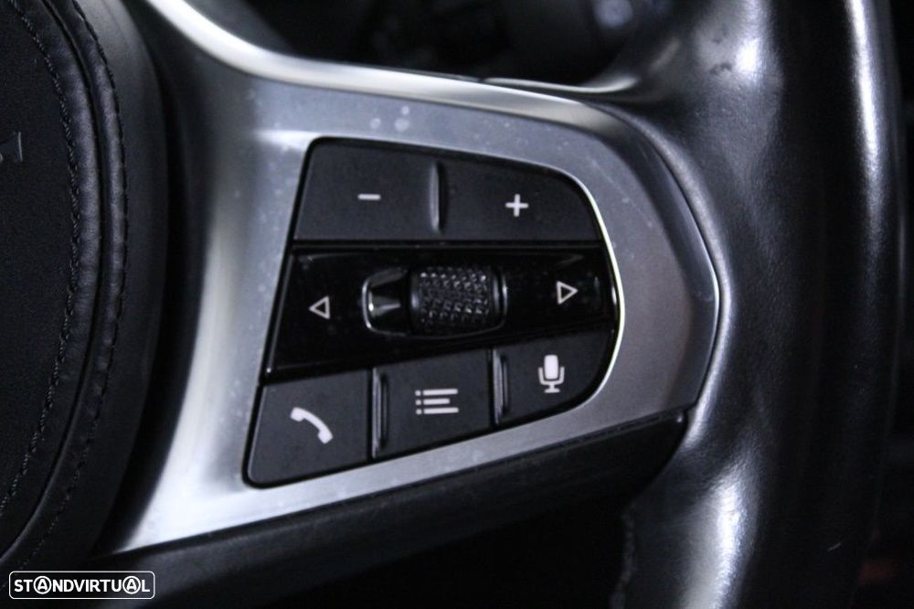 BMW 116 d Pack Desportivo M Auto - 23