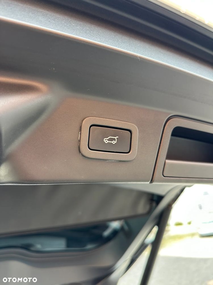 Land Rover Range Rover Velar P400e - 28