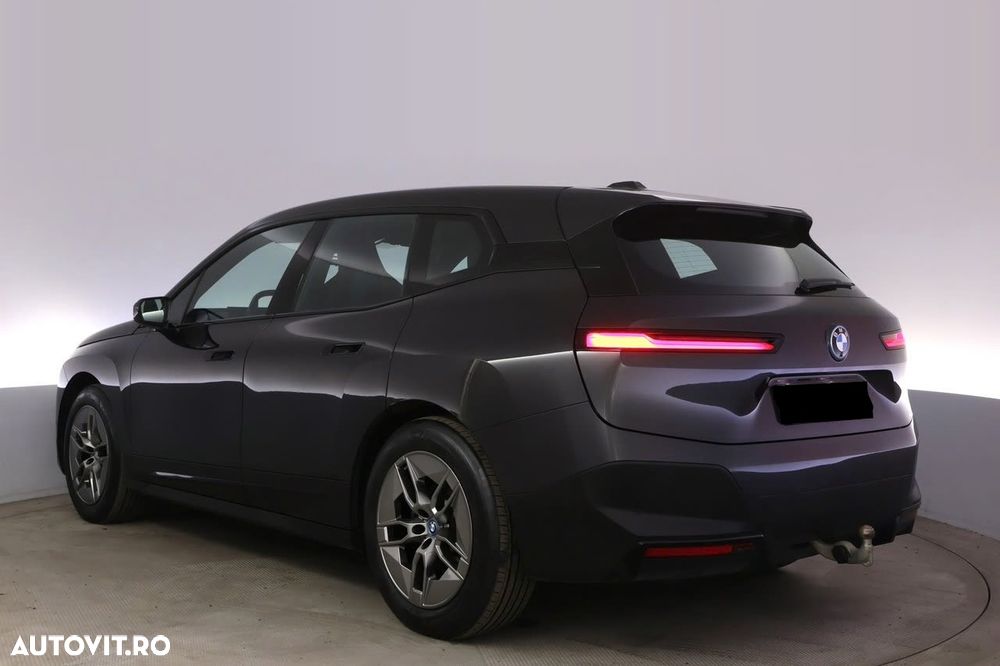 BMW iX - 4