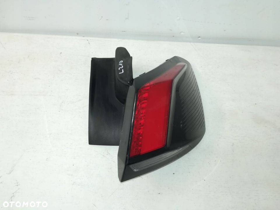 Peugeot 5008 lampa prawa tył tylnia