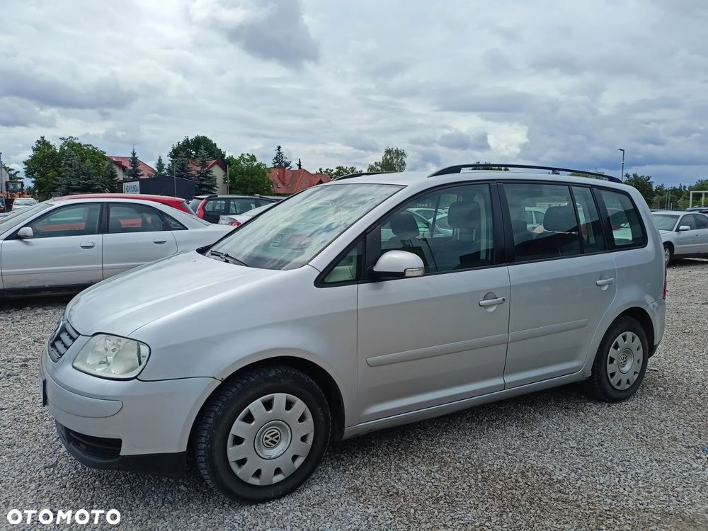 Volkswagen Touran - 1