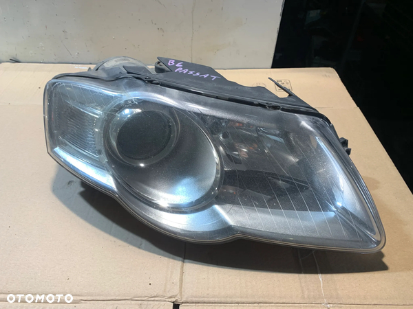 VOLKSWAGEN PASSAT B6 LAMPA PRAWA PRZEDNIA 3C0941006S