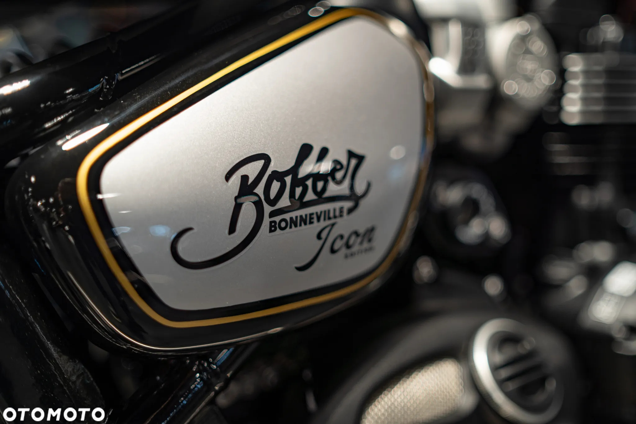 Triumph Bonneville Bobber - 24