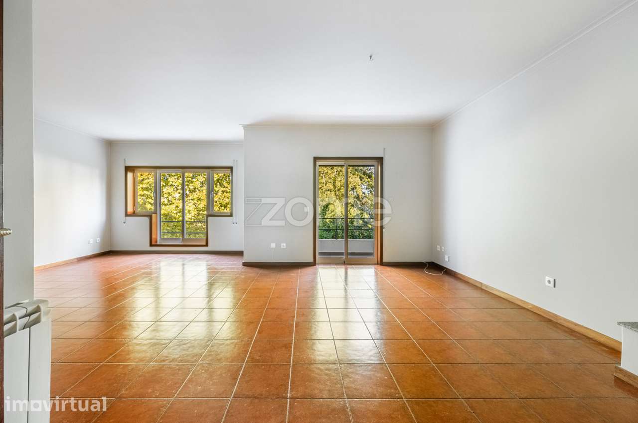 Moradia T4 Semi - Renovada com Terraço e Garagem Dupla | Lomar - Grande imagem: 5/31