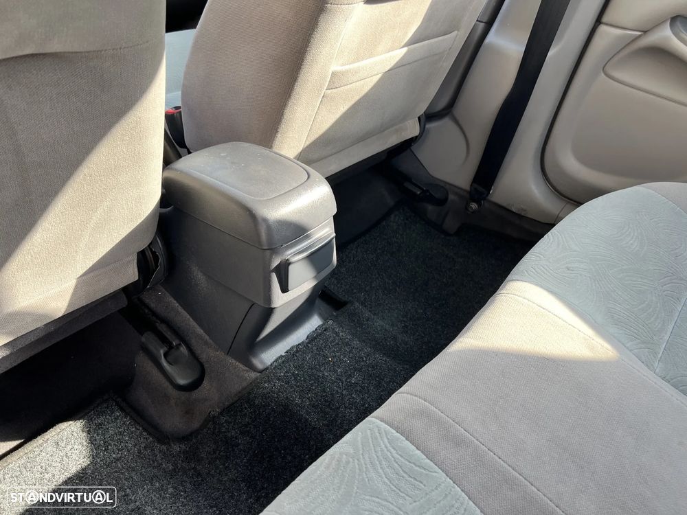 Nissan Almera 1.5 Comfort ABS+AC - 24