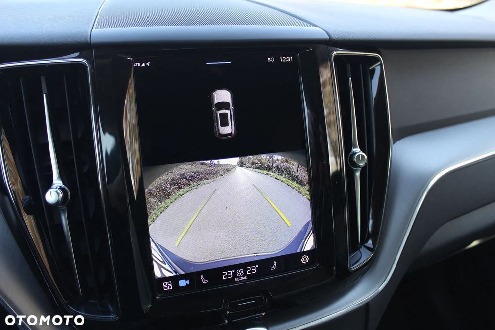 Volvo XC 60 B4 D AWD Geartronic Momentum Pro - 28