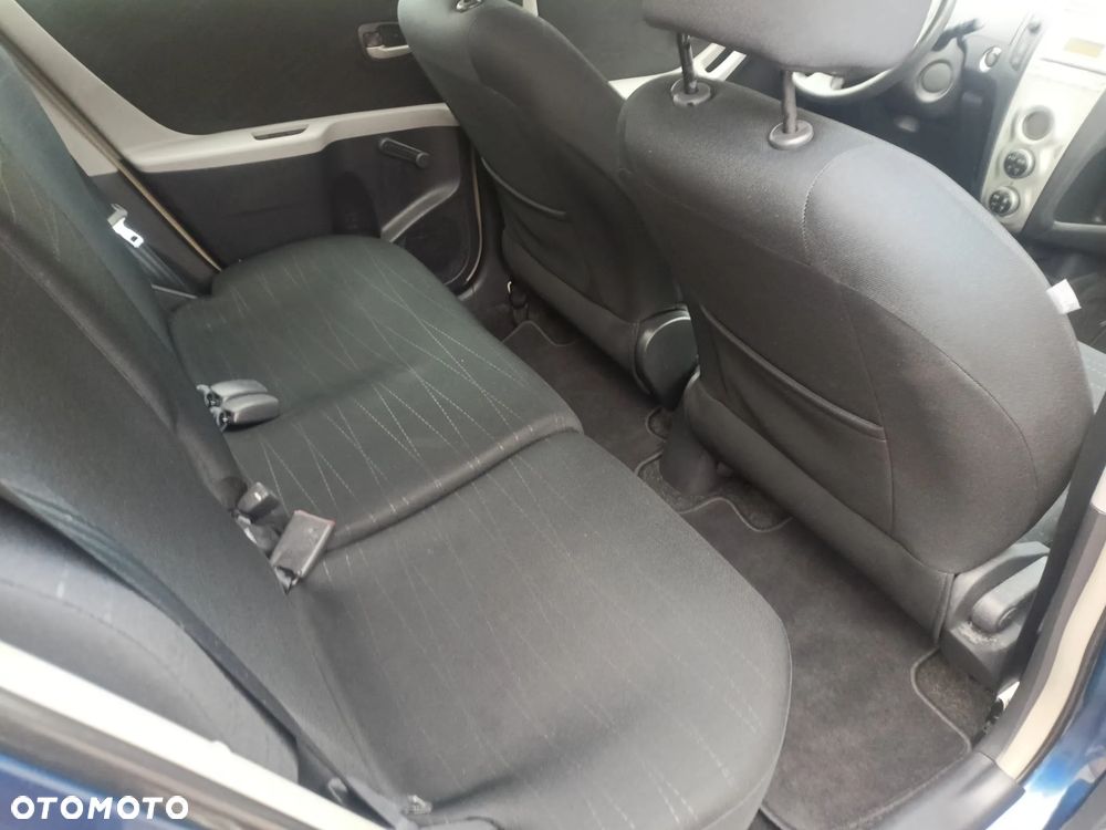 Toyota Yaris 1.3 - 10
