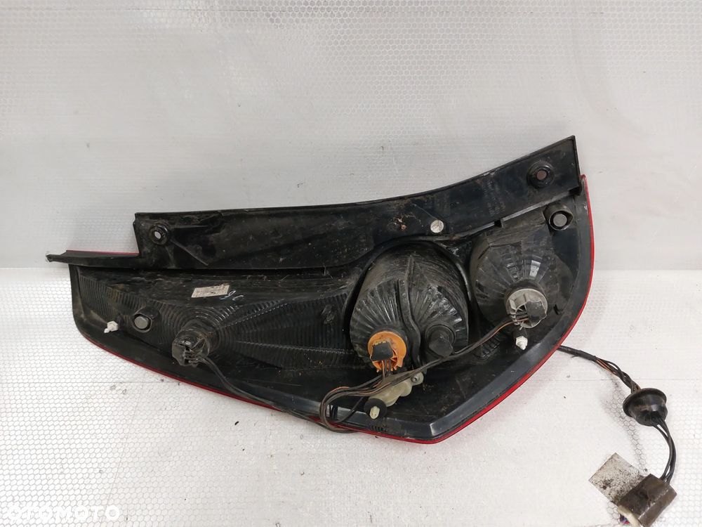 .  LAMPA TYL TYLNA PRAWA SUZUKI SPLASH - 3