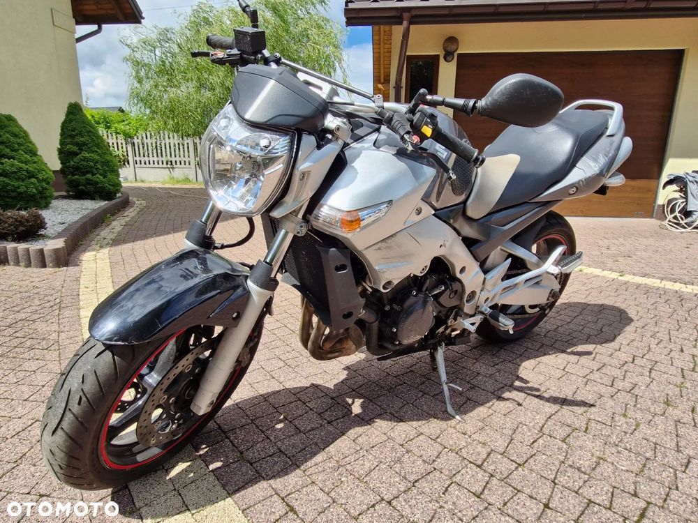 Suzuki GSR - 1