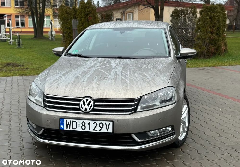 Volkswagen Passat - 1