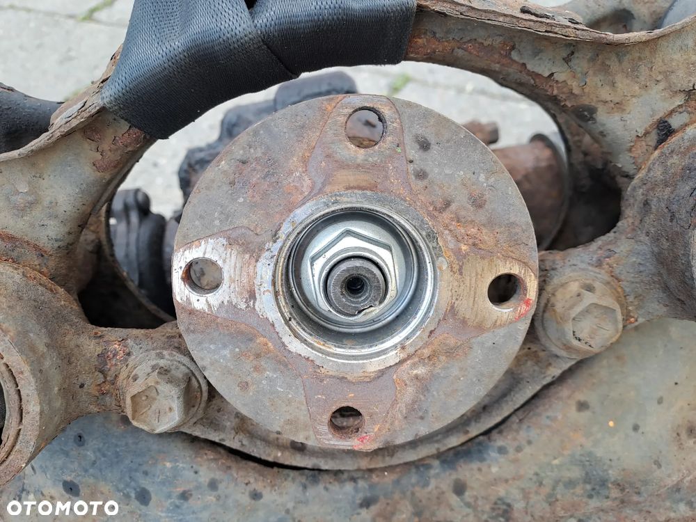 Toyota Rav 4 II 5D 4WD 4x4 2.0 benzyna belka tylna kompletna tylny most i inne - 18