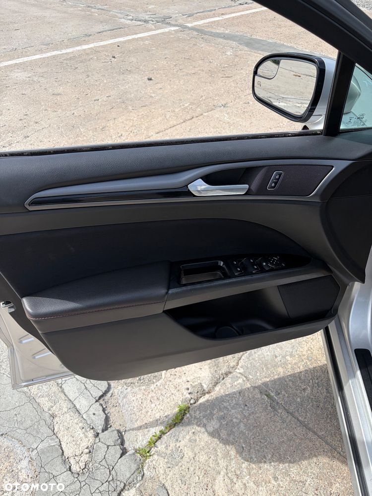 Ford Fusion - 4