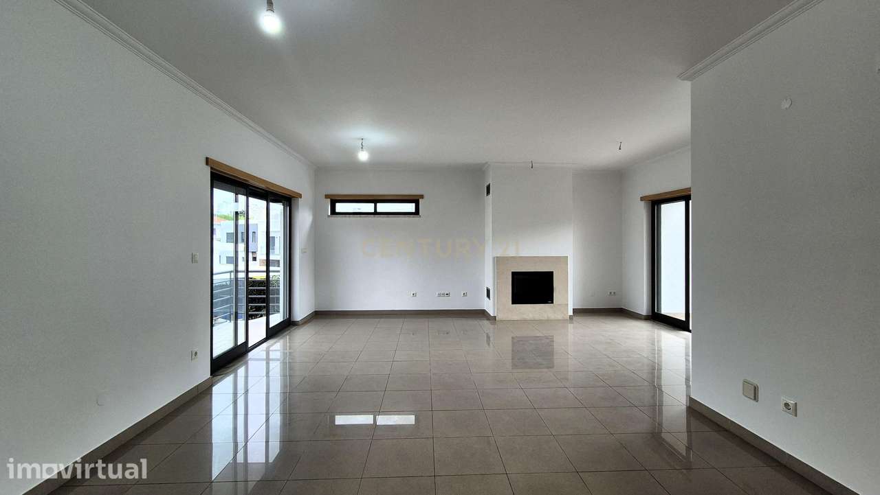 Moradia Isolada T5 de Arquitetura Moderna com Garagem – Quinta da Alem - Grande imagem: 4/25