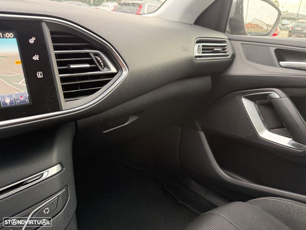 Peugeot 308 SW 1.6 e-HDi Active J17 - 17