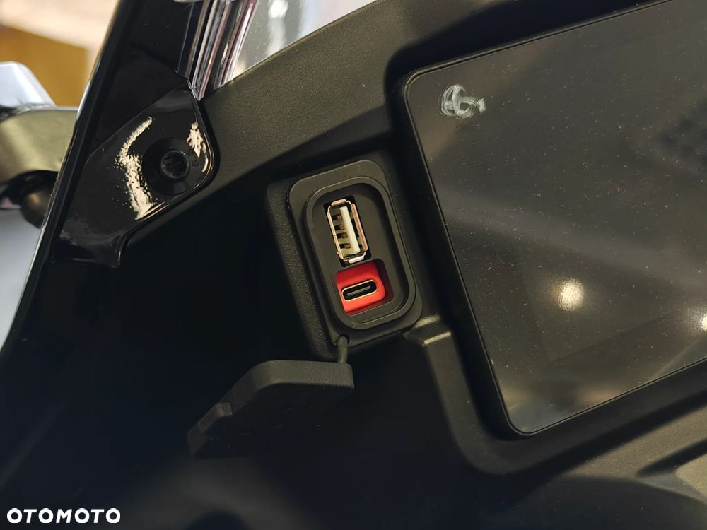 QJMOTOR SRK 125R - 14