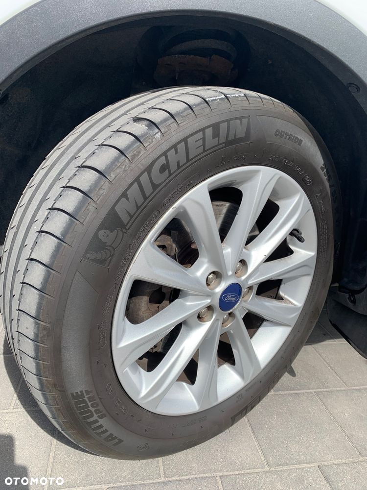 Ford Kuga 2.0 TDCi 2x4 Titanium - 16