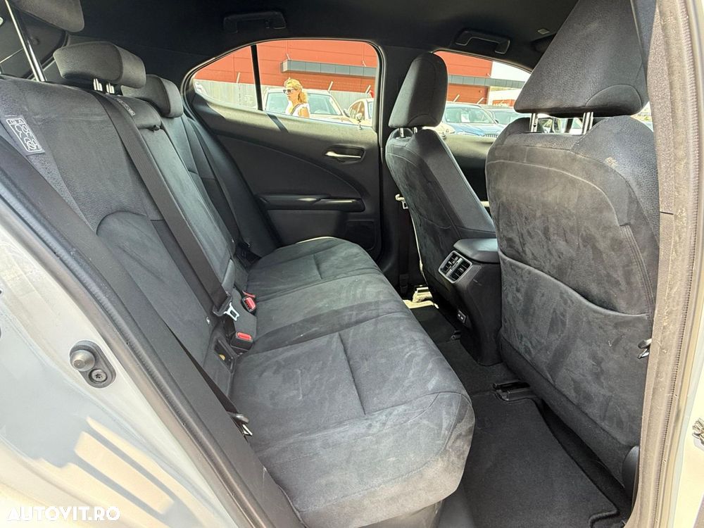 Lexus UX - 19