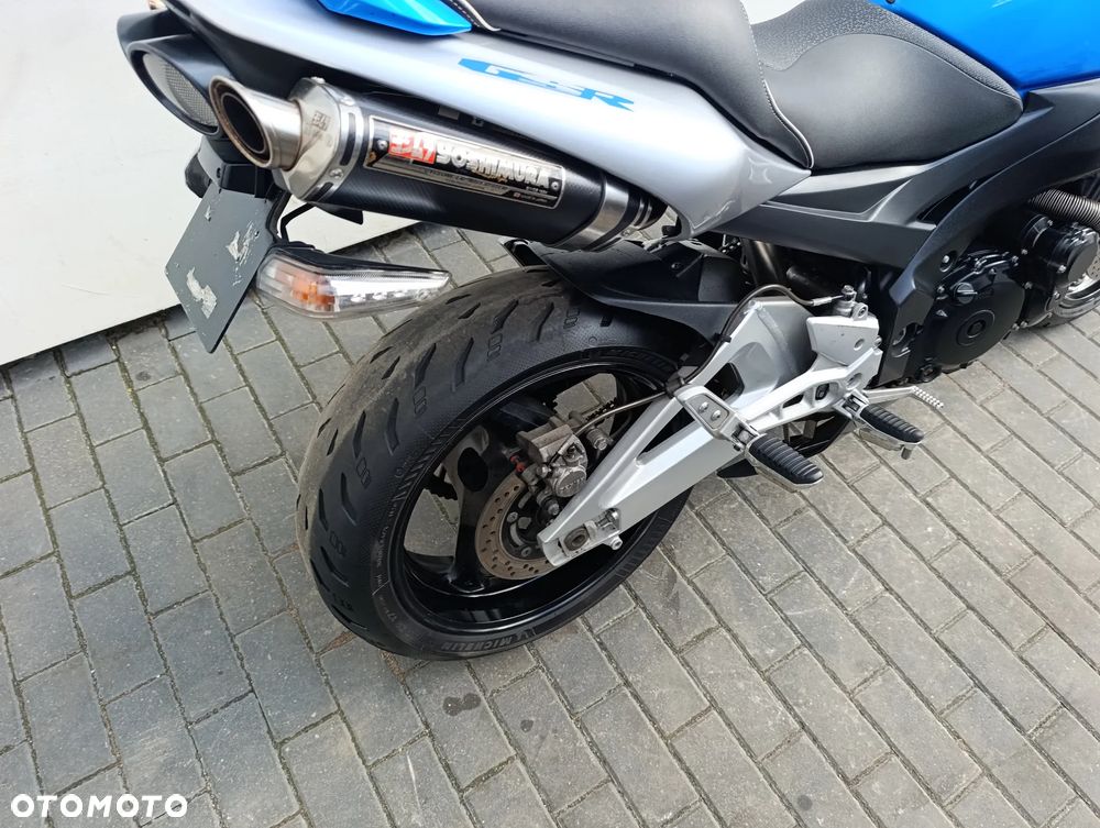 Suzuki GSR - 11