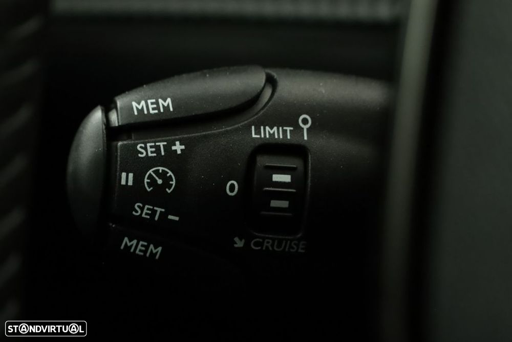 Peugeot 2008 1.2 PureTech Allure - 18