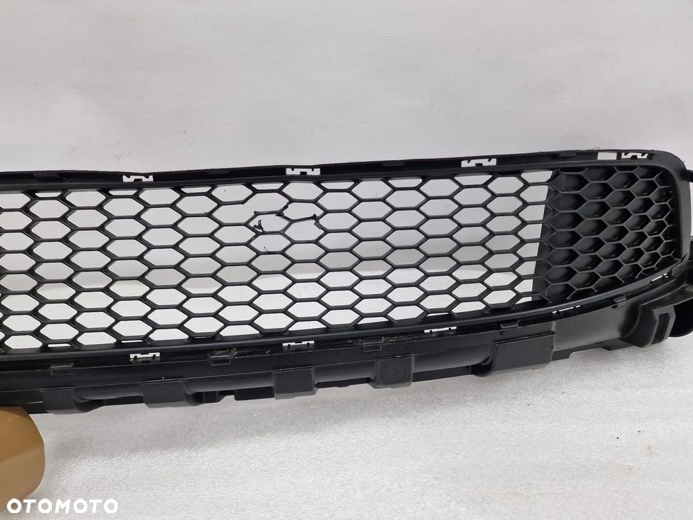 RENAULT TRAFIC 3 III 14- KRATKA ŚRODKOWA ZDERZAKA PRZEDNIEGO PRZÓD , NR 622544919R , NR AUKCJI KR404 - 8