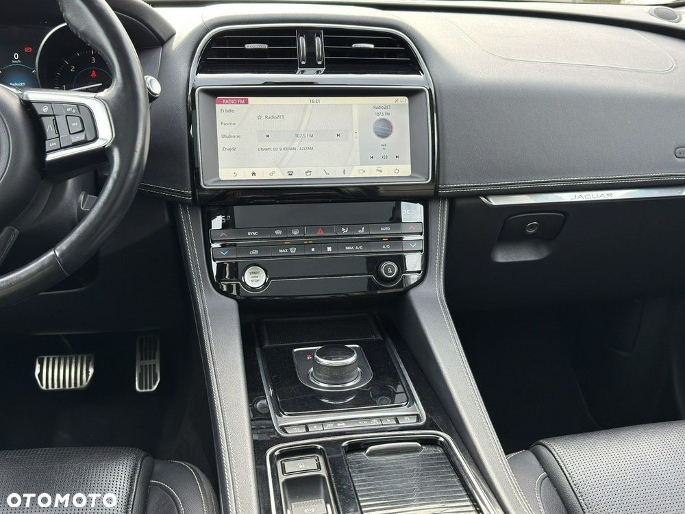 Jaguar F-Pace 2.0 i4D AWD R-Sport - 29