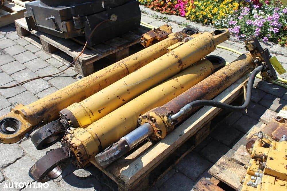 Cilindrii hidraulici excavator caterpillar 212 - 1