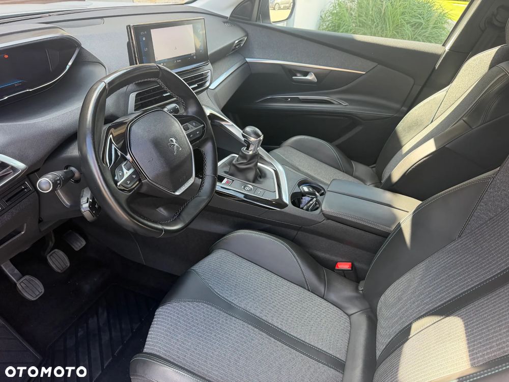 Peugeot 3008 1.2 PureTech GPF Allure S&S - 16