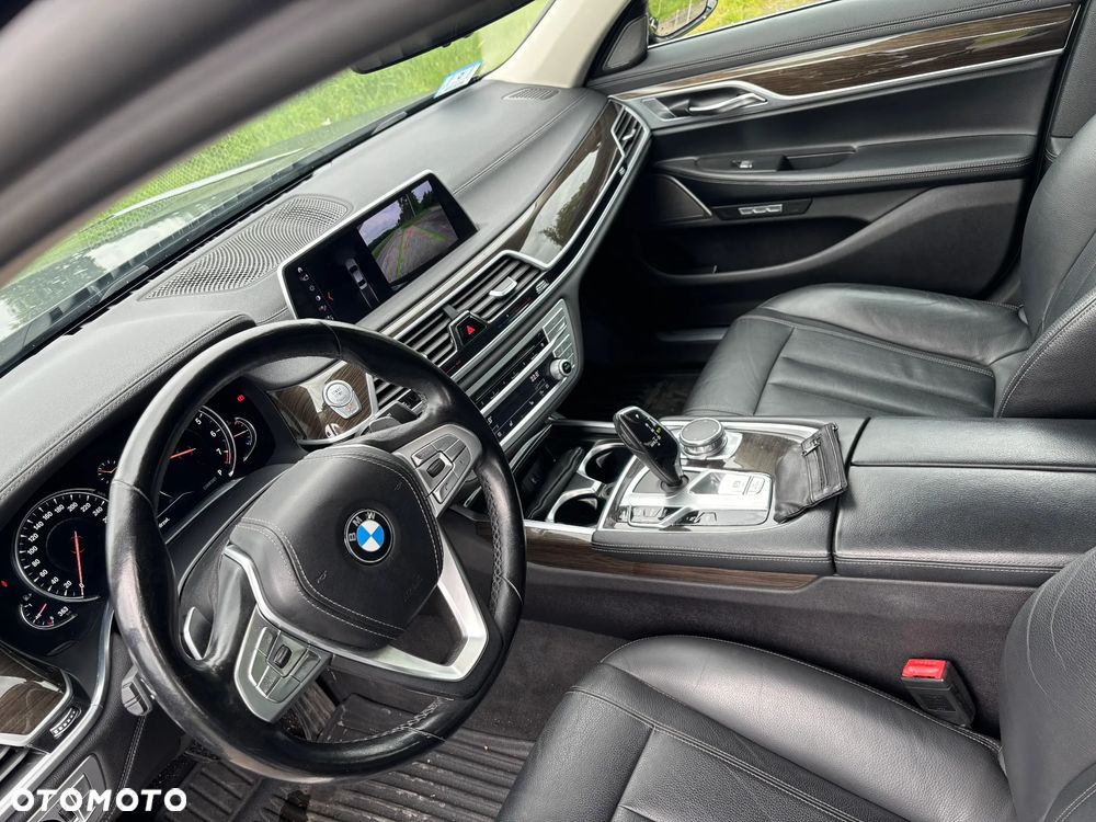 BMW Seria 7 740Li xDrive - 14