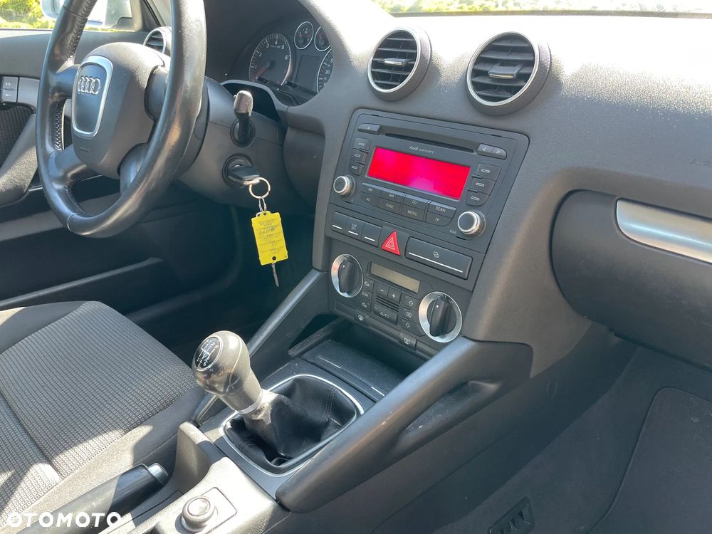 Audi A3 3-drzwiowe 1.6 FSI Attraction - 15