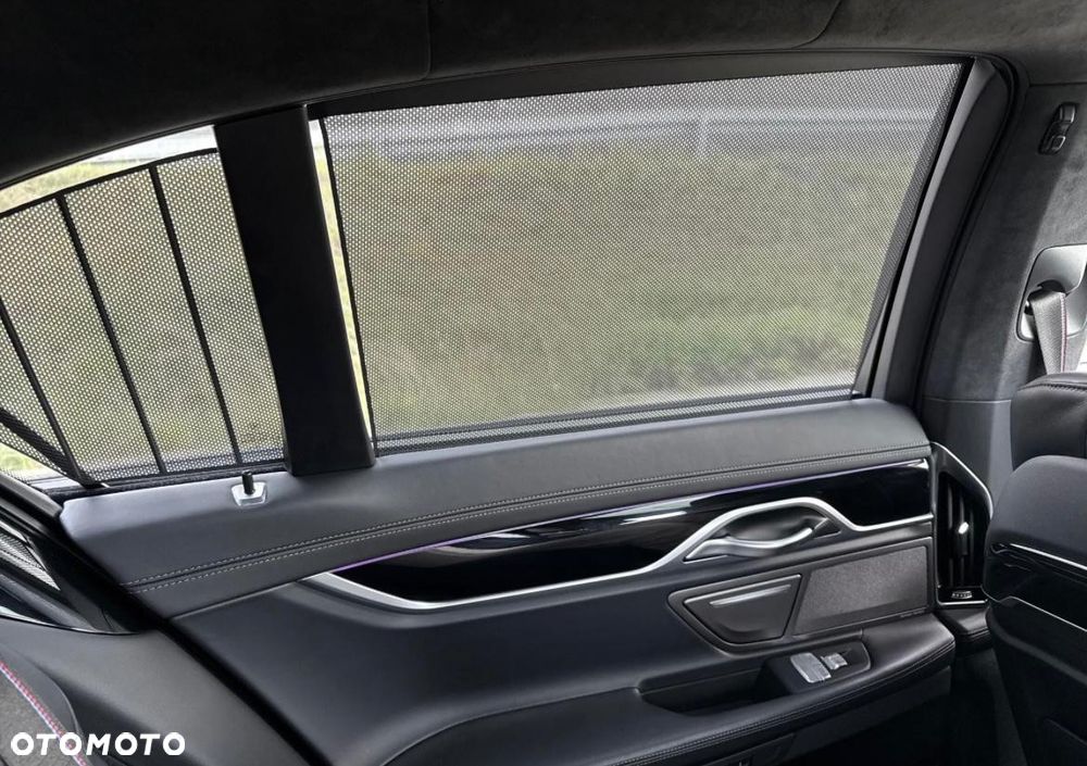 BMW Seria 7 750i xDrive sport - 13
