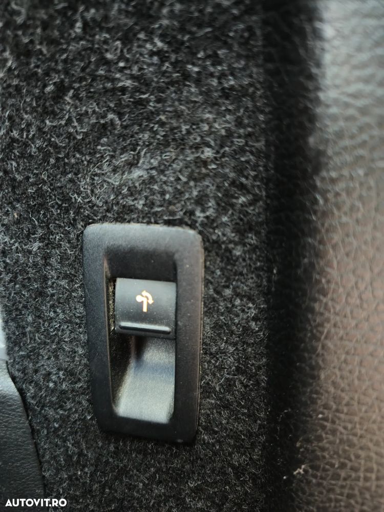 Volkswagen Passat Variant 2.0 TDI Blue TDI Highline - 18