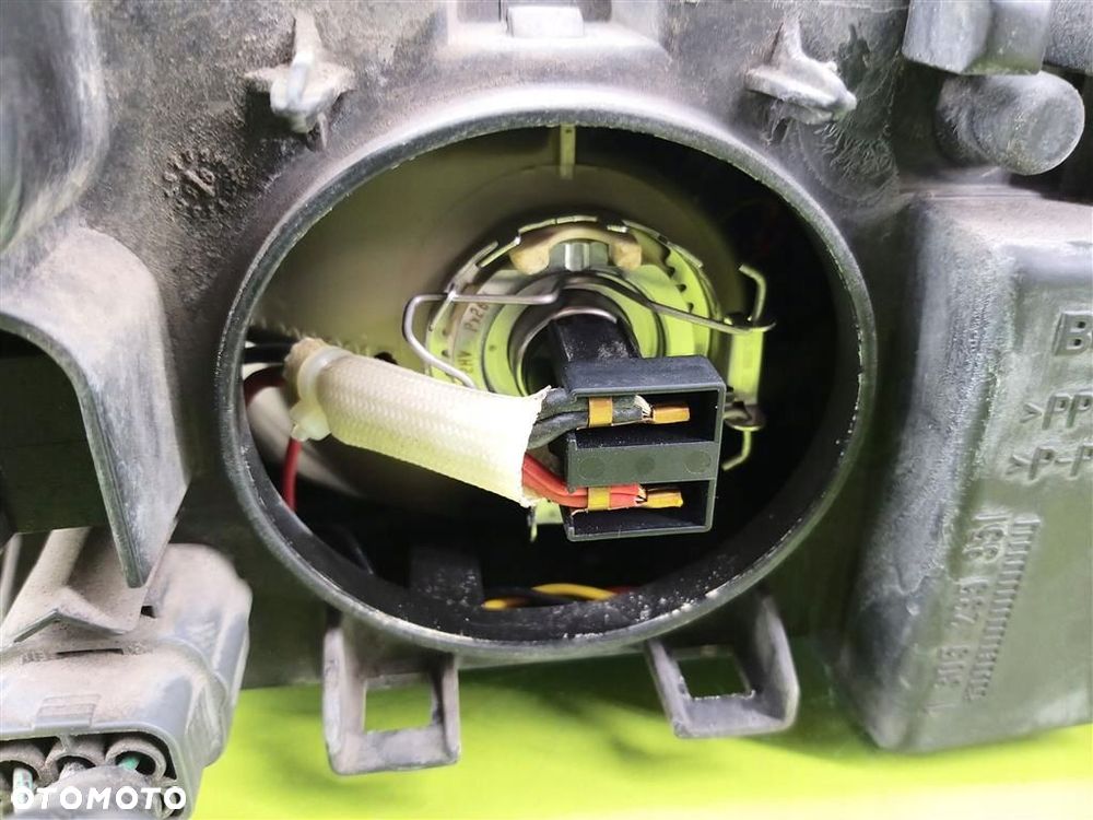 Reflektor lampa przód prawa Mazda 626 V 1997-2000 PRZED LIFT 1305623044 - 6