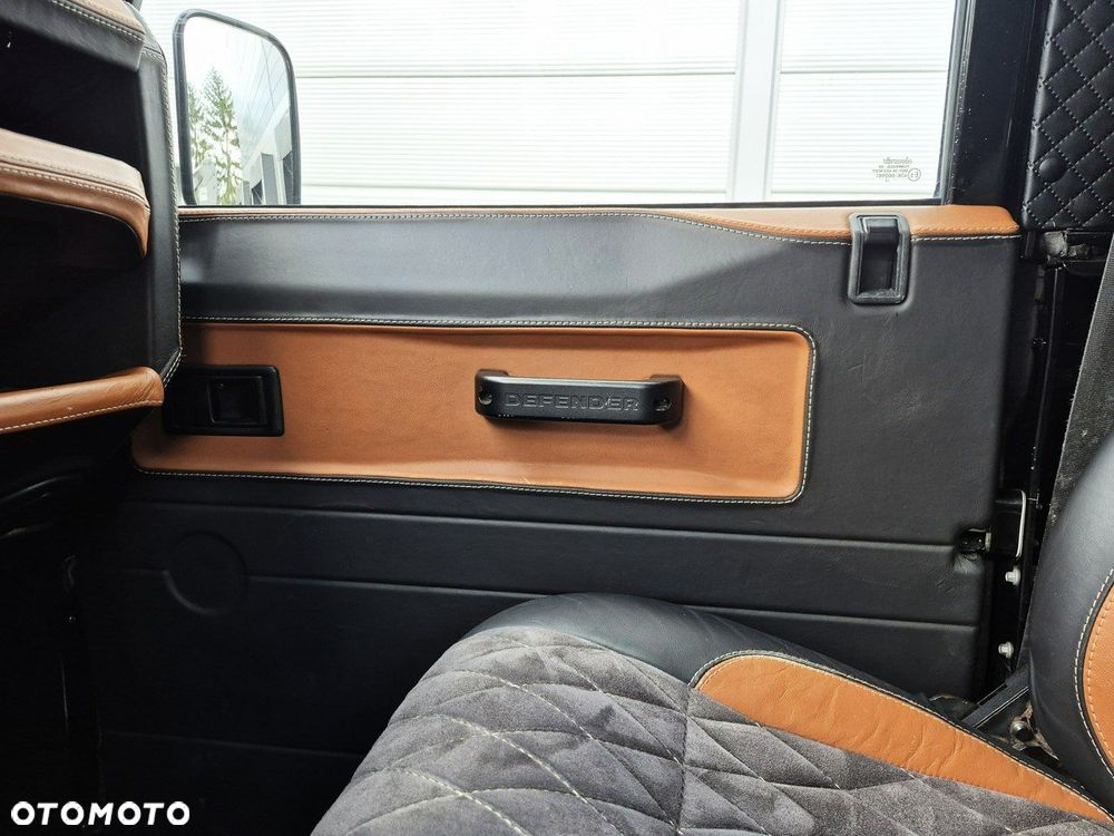 Land Rover Defender 2.2 TD4 E - 38