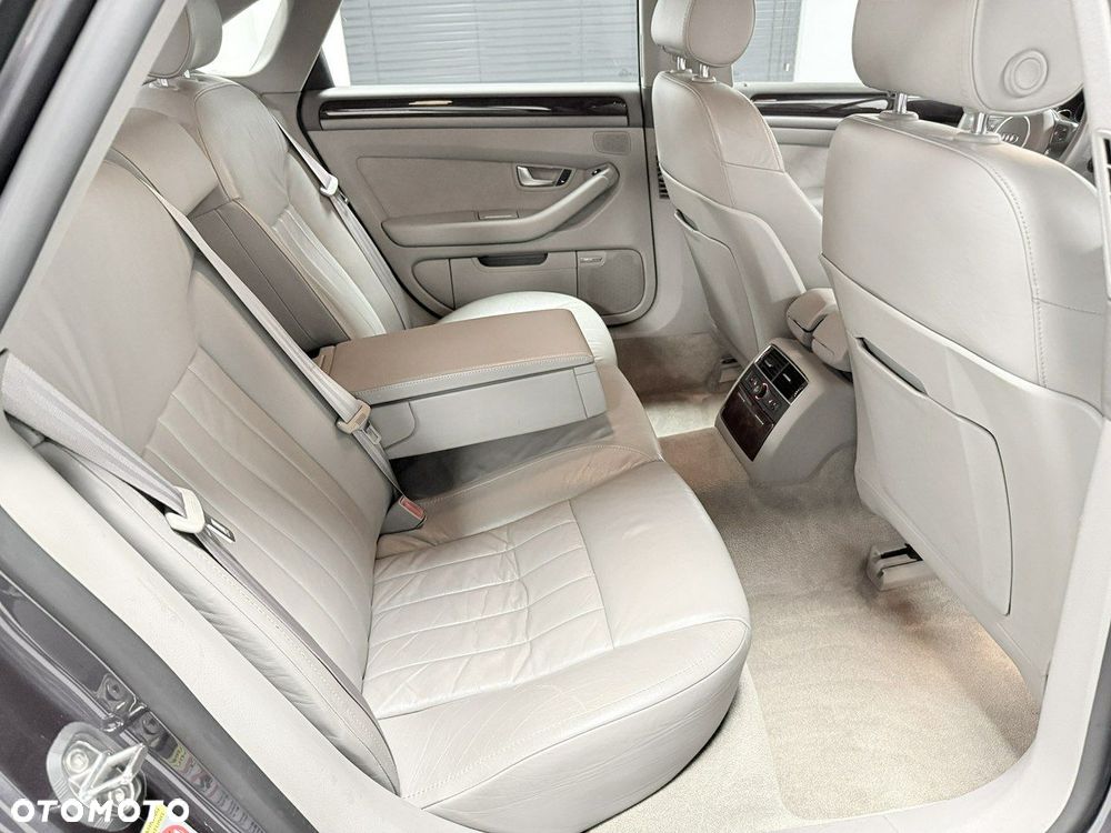 Audi A8 4.2 Quattro - 29