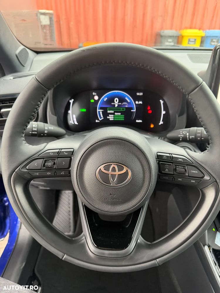Toyota Yaris Cross 1.5 VVT-i HSD 116 4x2 HEV Dynamic - 11