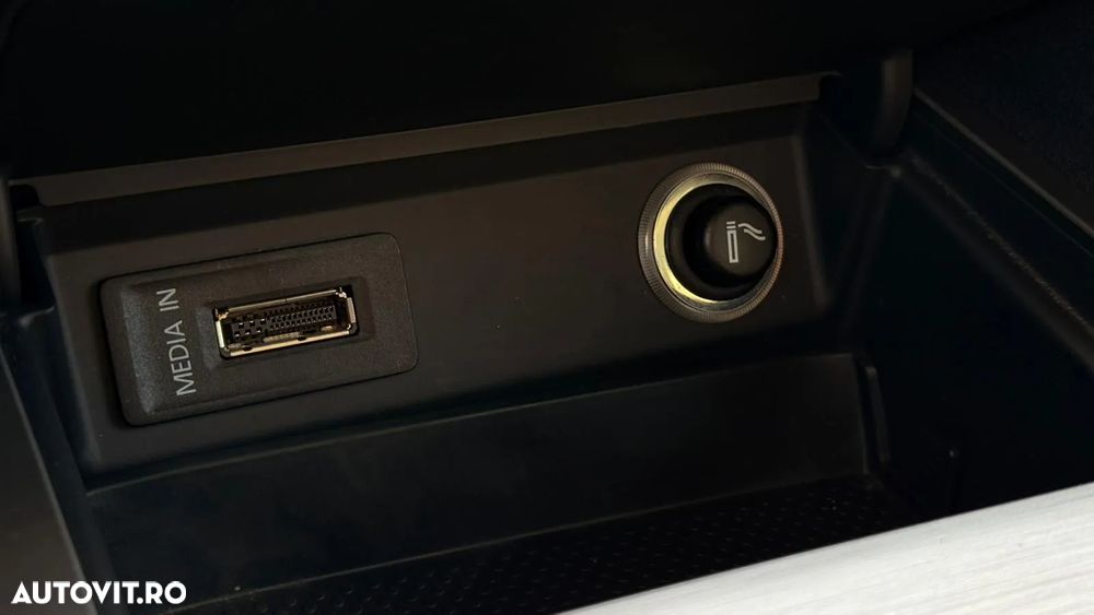 Volkswagen Golf 1.6 TDI BlueMotion Technology Comfortline - 23