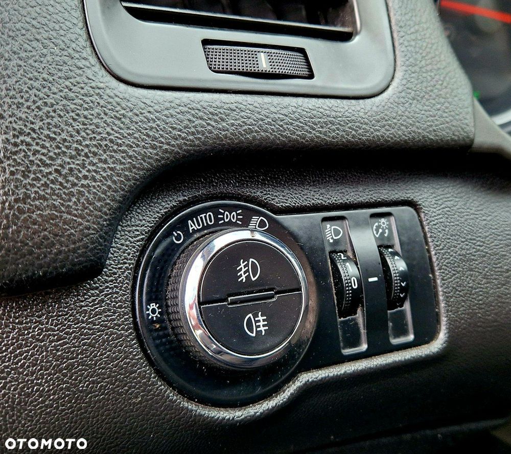 Opel Insignia 2.0 CDTI Design Edition - 10