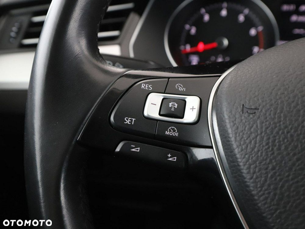 Volkswagen Passat - 30