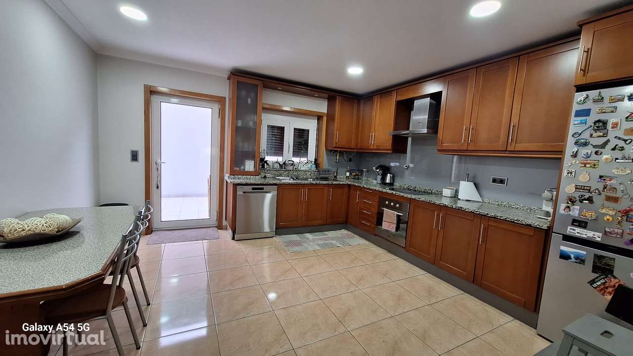 Moradia V4 com garagem, terraço e segurança - Grande imagem: 4/16