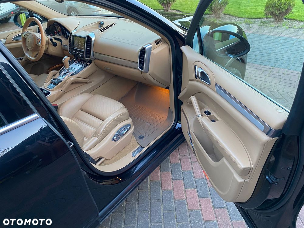 Porsche Cayenne Turbo - 16