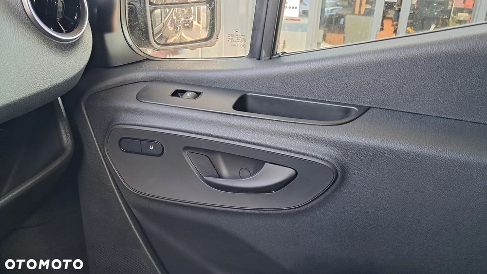 Mercedes-Benz Sprinter - 25
