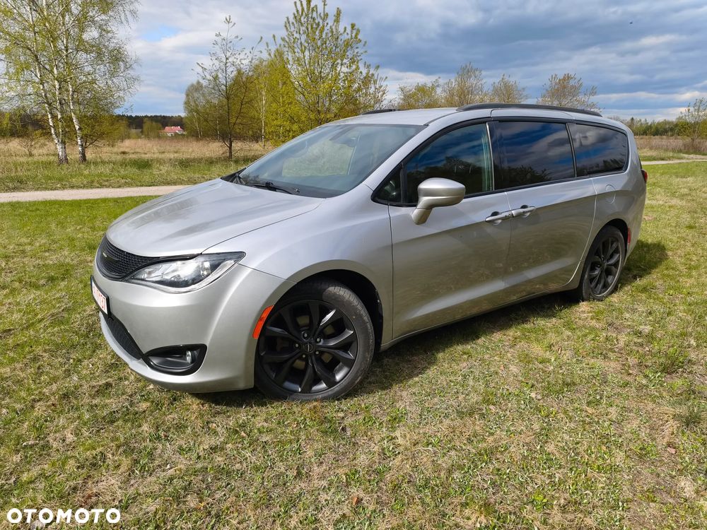 Chrysler Pacifica - 6