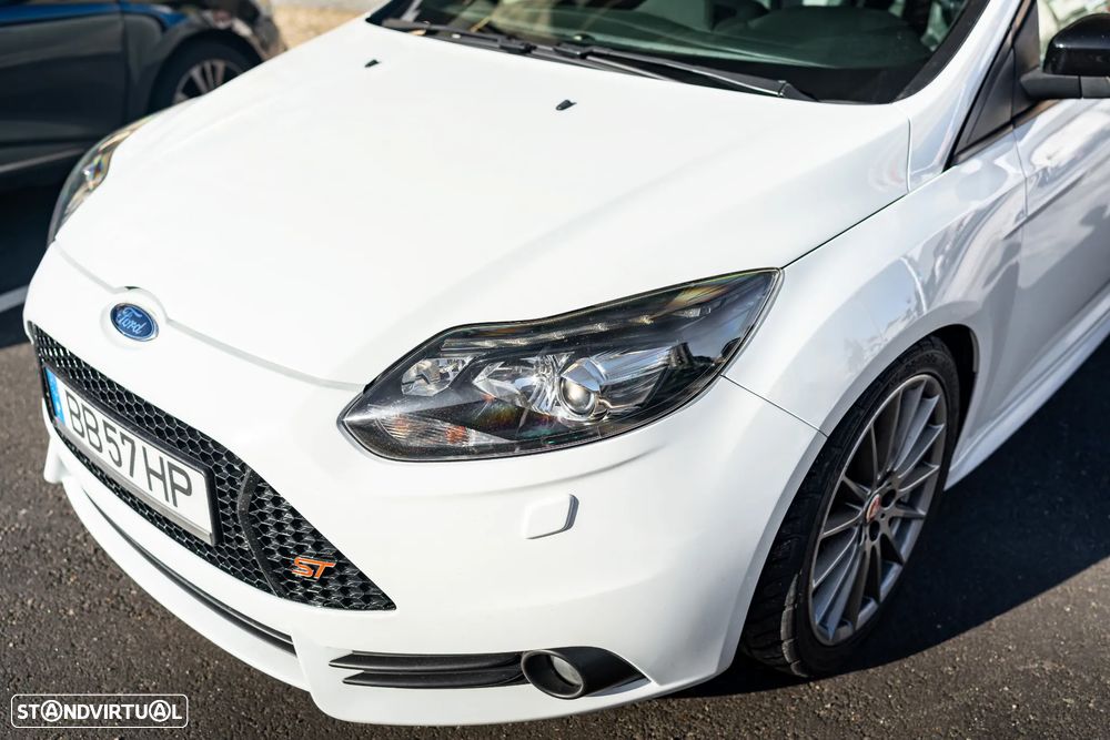 Ford Focus 2.0 EcoBoost ST c/ Pack Pele Desportiva - 48
