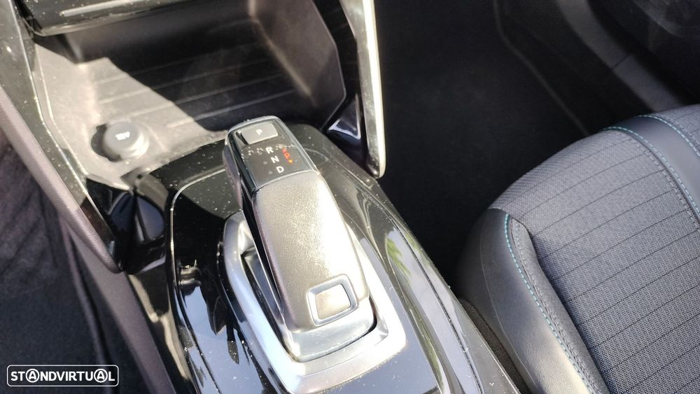 Peugeot 2008 1.2 PureTech Allure Pack EAT8 - 28