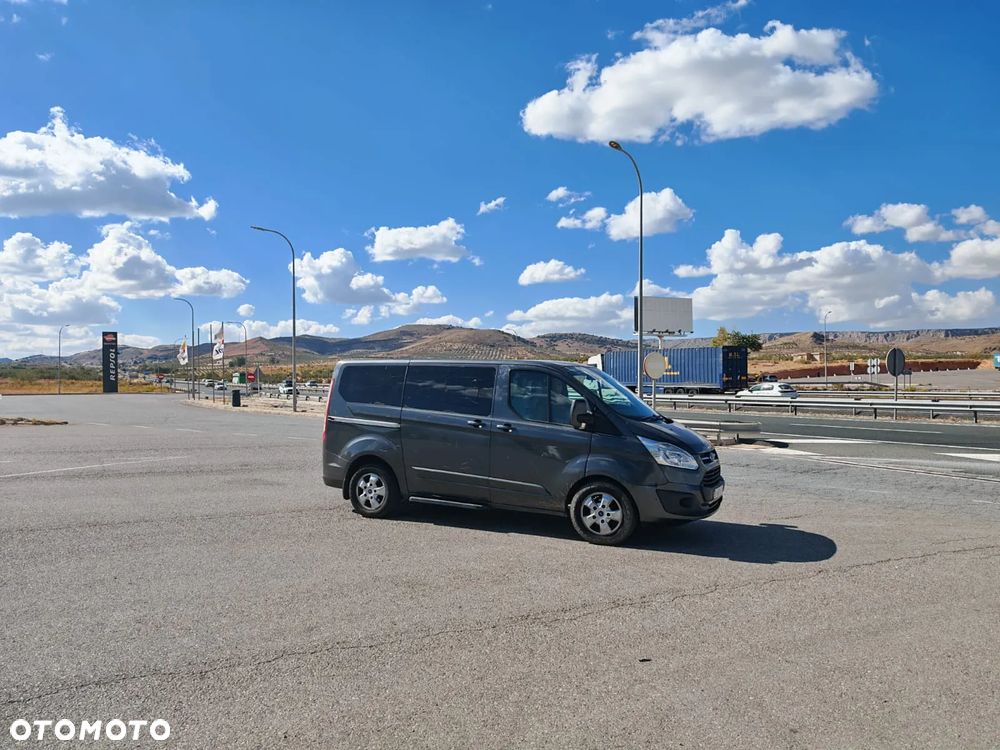 Ford Tourneo Custom - 1