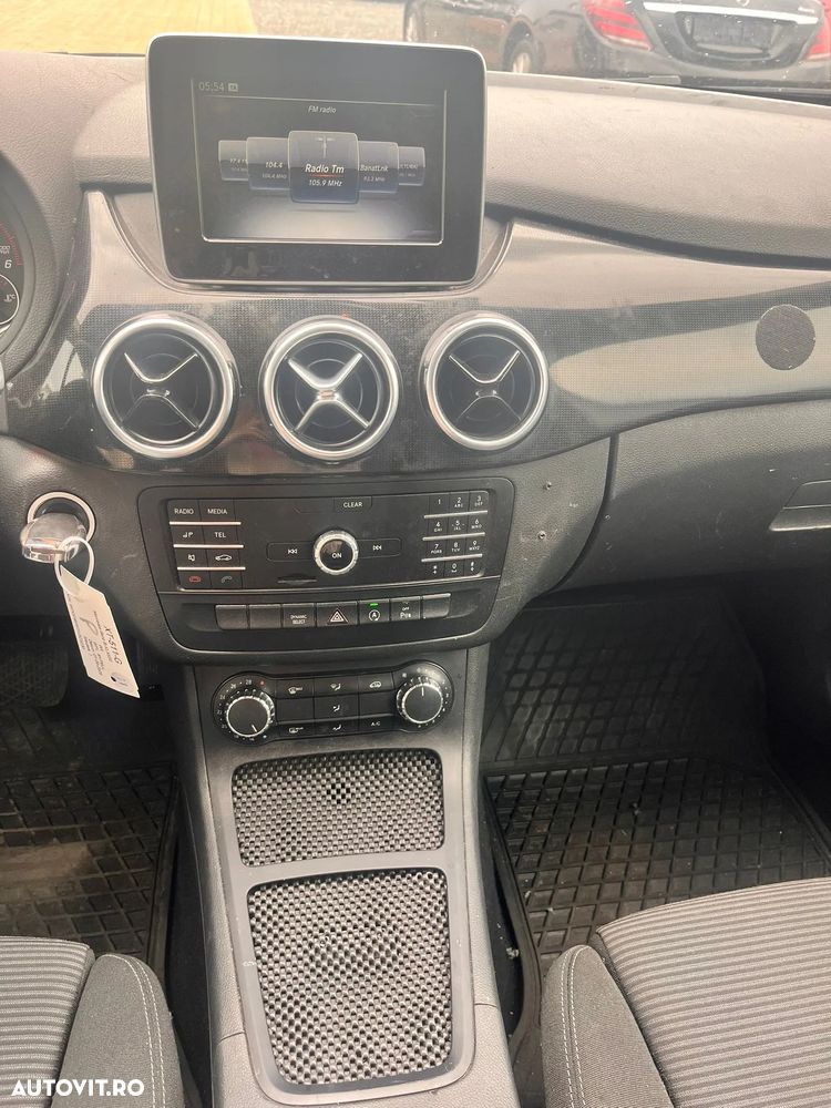 Mercedes-Benz B 220 - 11