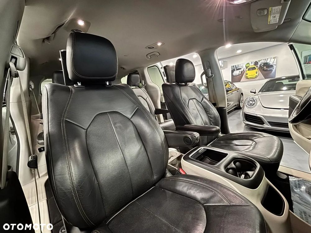 Chrysler Pacifica - 20