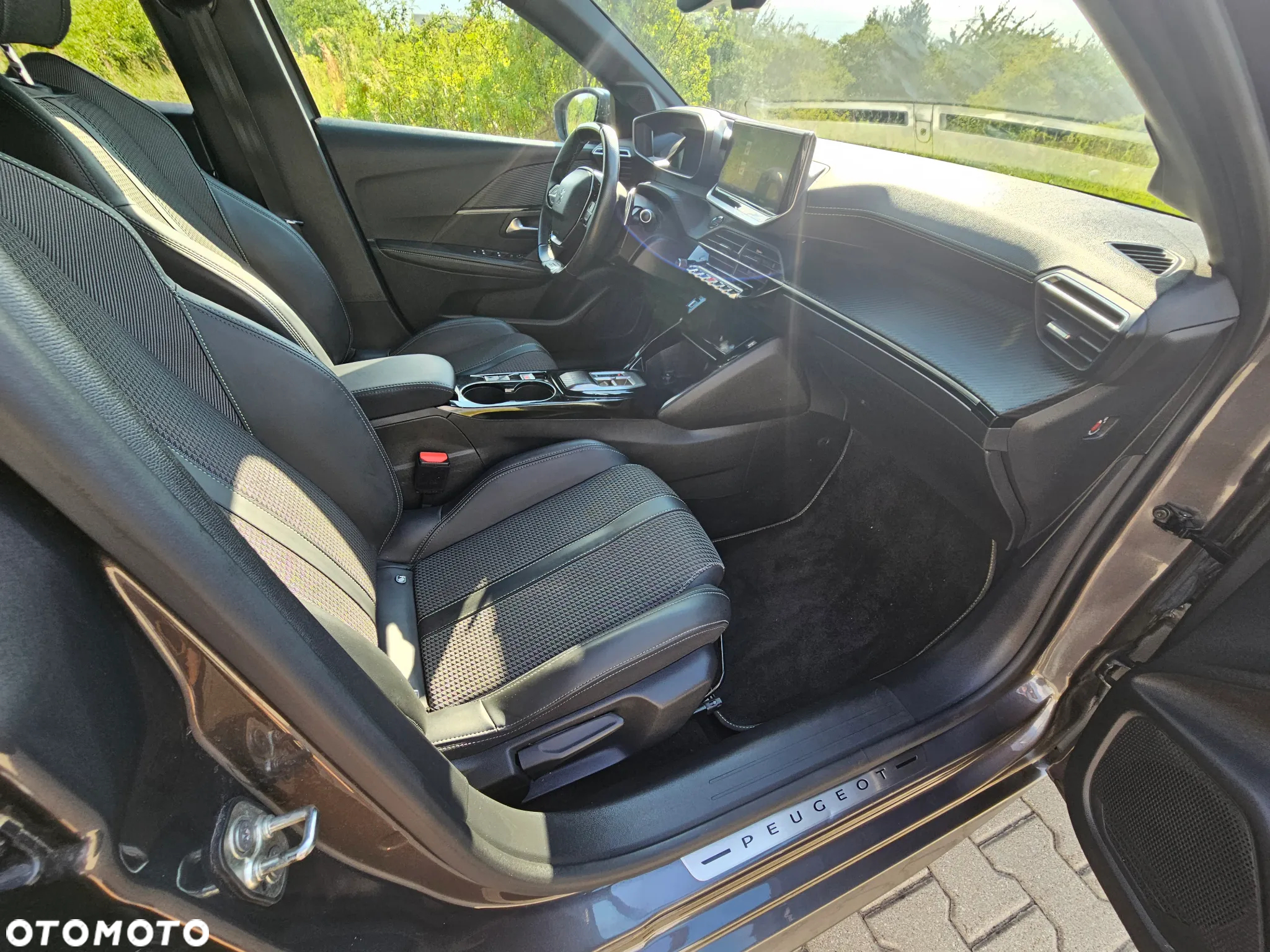 Peugeot 208 PureTech 100 EAT8 GT - 13