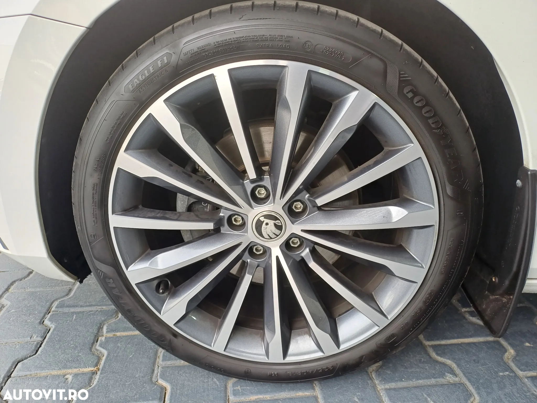 Skoda Superb Combi 2.0 TDI 4X4 DSG Laurin & Klement - 4