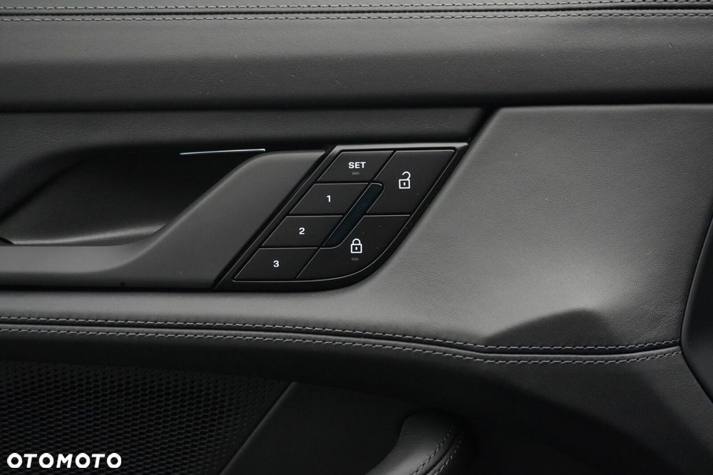 Porsche Taycan 105kWh 4S Performance Plus - 17